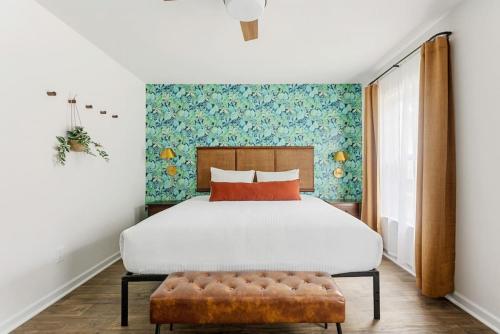 WeCo Duplex 8 BR Sleeps 16 — 4-Star Luxury Hotel in West Columbia, United States