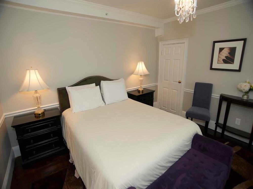 Bellevue Manor - photo 20