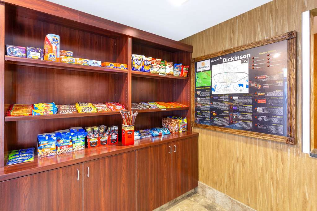 La Quinta Inn & Suites by Wyndham Dickinson - photo 37