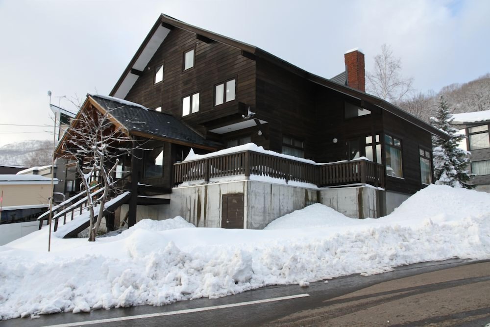 Alpine Central - carbon neutral hotel in Unknown City