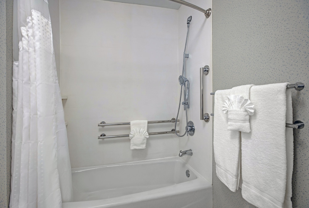 Holiday Inn Express & Suites Milwaukee Brookfield by IHG - photo 23