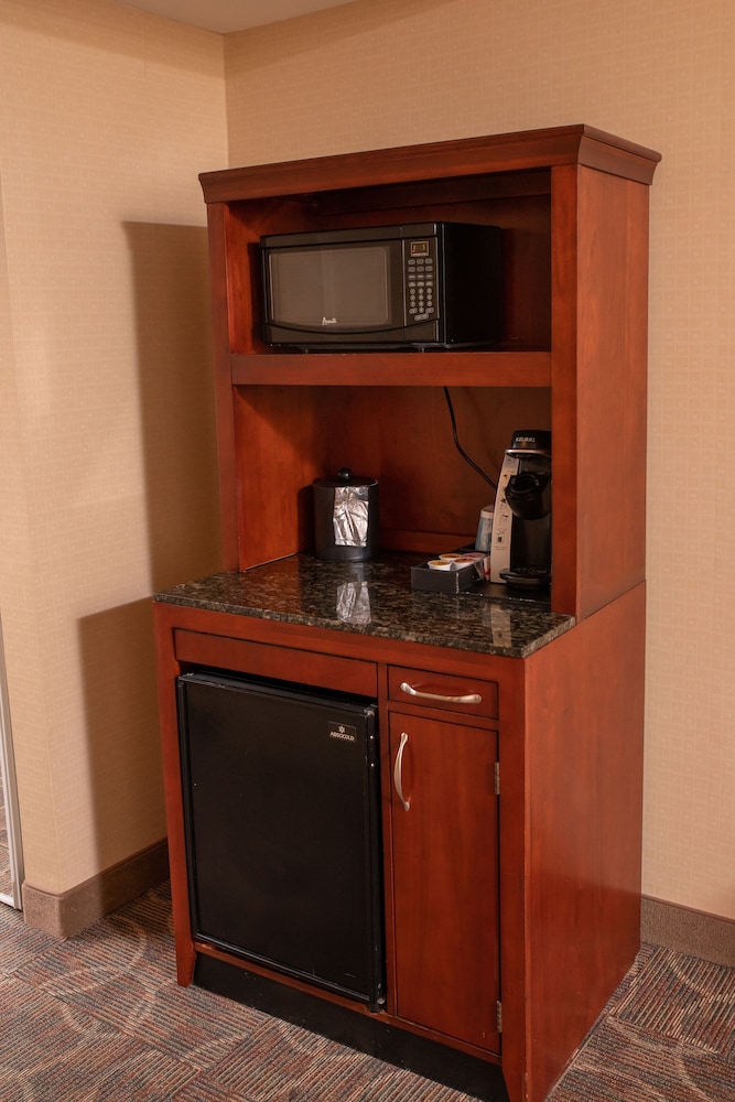 Hilton Garden Inn Erie - photo 9