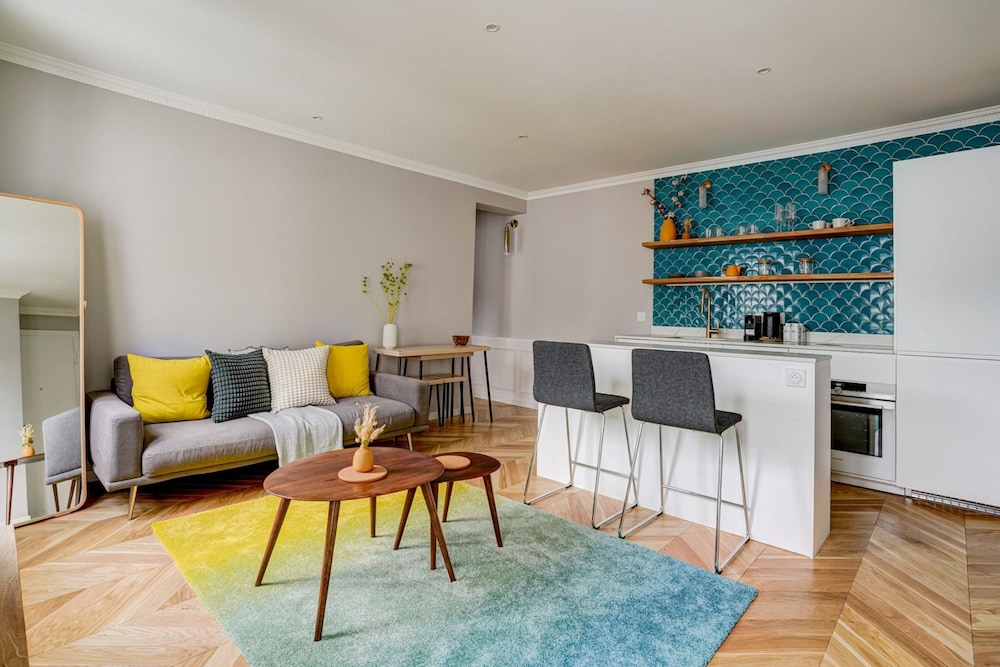Saintgermain Sojourn Charming 2 Bedroom in the Rive Gauche — 4-Star Luxury Hotel in Paris, France