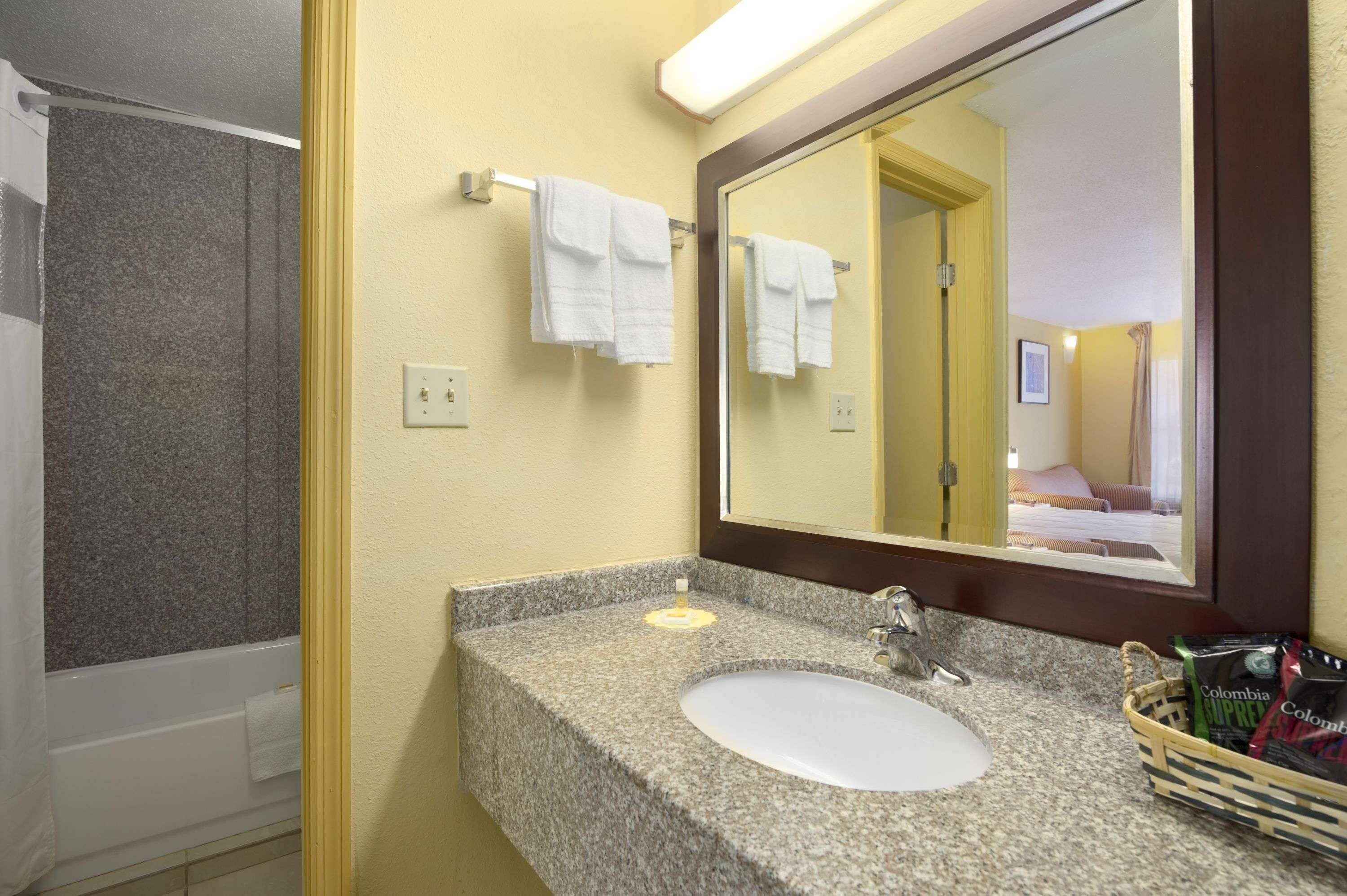 Days Inn by Wyndham Brunswick St. Simons Area - photo 23