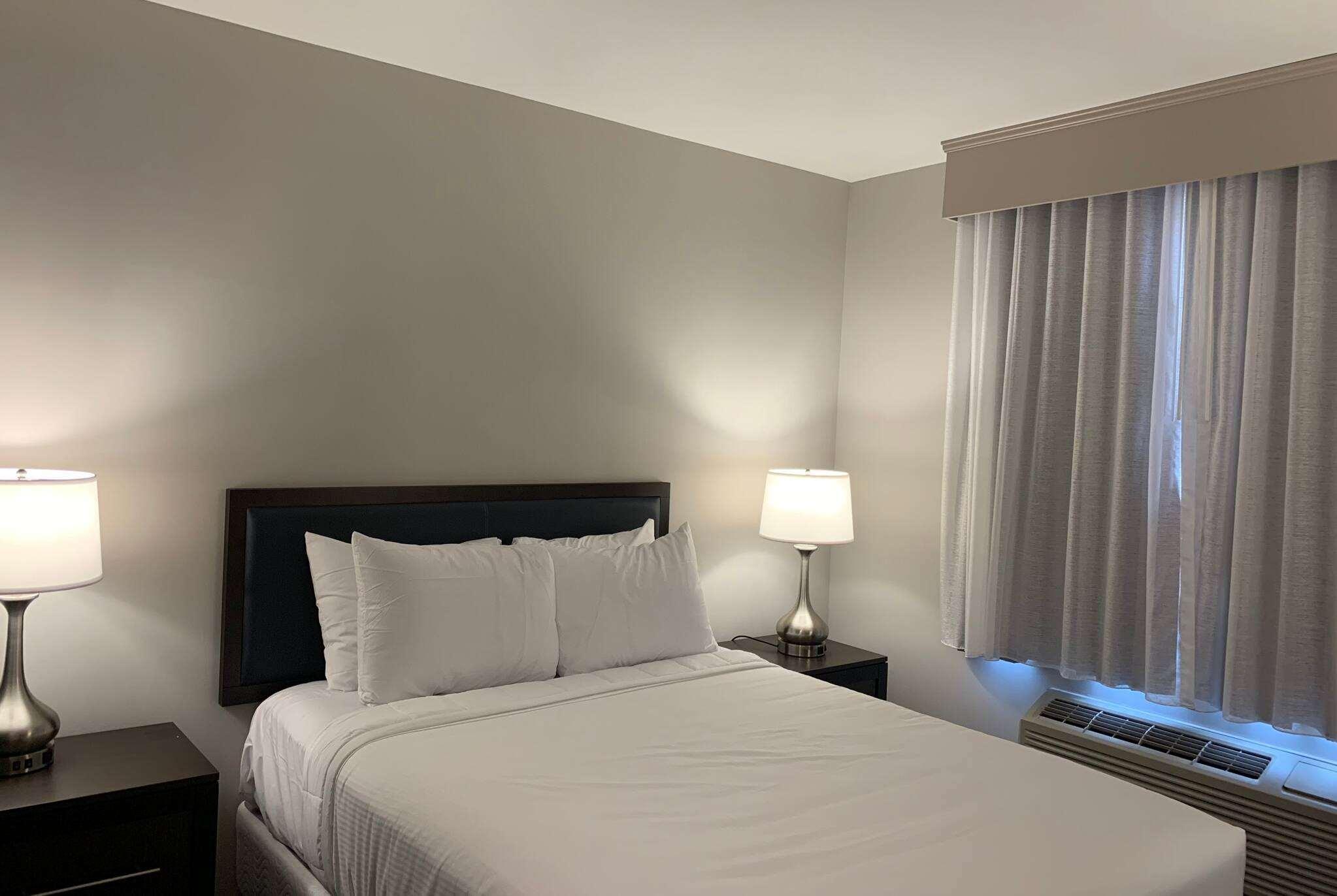 Wingate by Wyndham JFK Airport Far Rockaway - photo 10