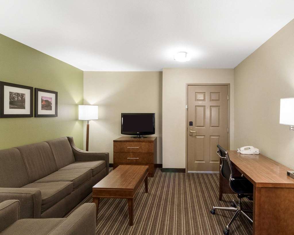 Comfort Inn & Suites Fayetteville University Area - photo 12