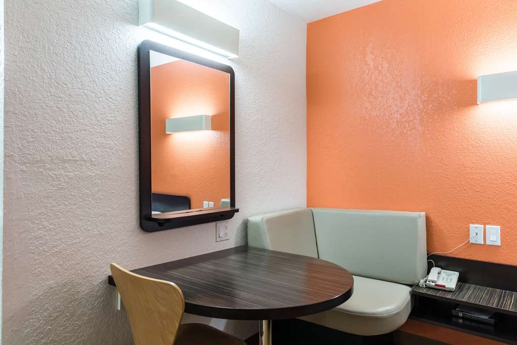 Motel 6 Uvalde TX - photo 9