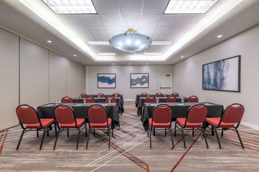 Embassy Suites by Hilton Convention Center Las Vegas - photo 67