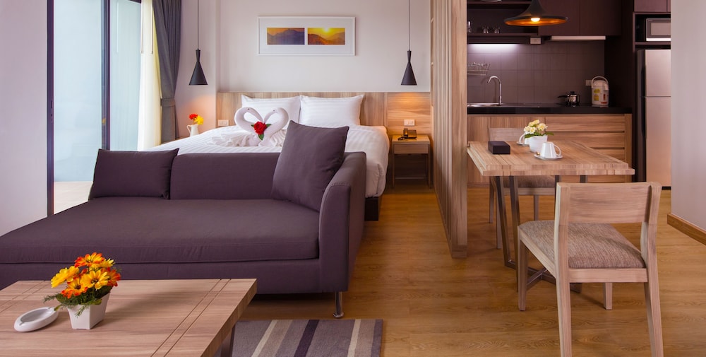 The Canal 304 — 4-Star Luxury Hotel in Si Maha Phot, Thailand