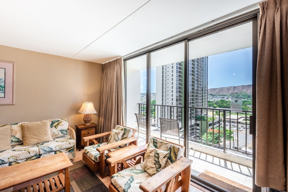 Spacious 14th Floor Corner Suite Partial Diamond Head and Ocean Views FREE Parking by Koko Resort Vacation Rentals - photo 14