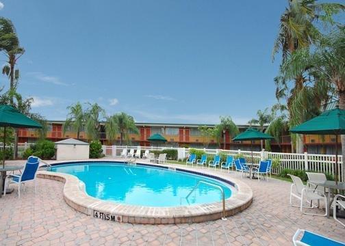 Clarion Hotel Fort Myers - photo 3
