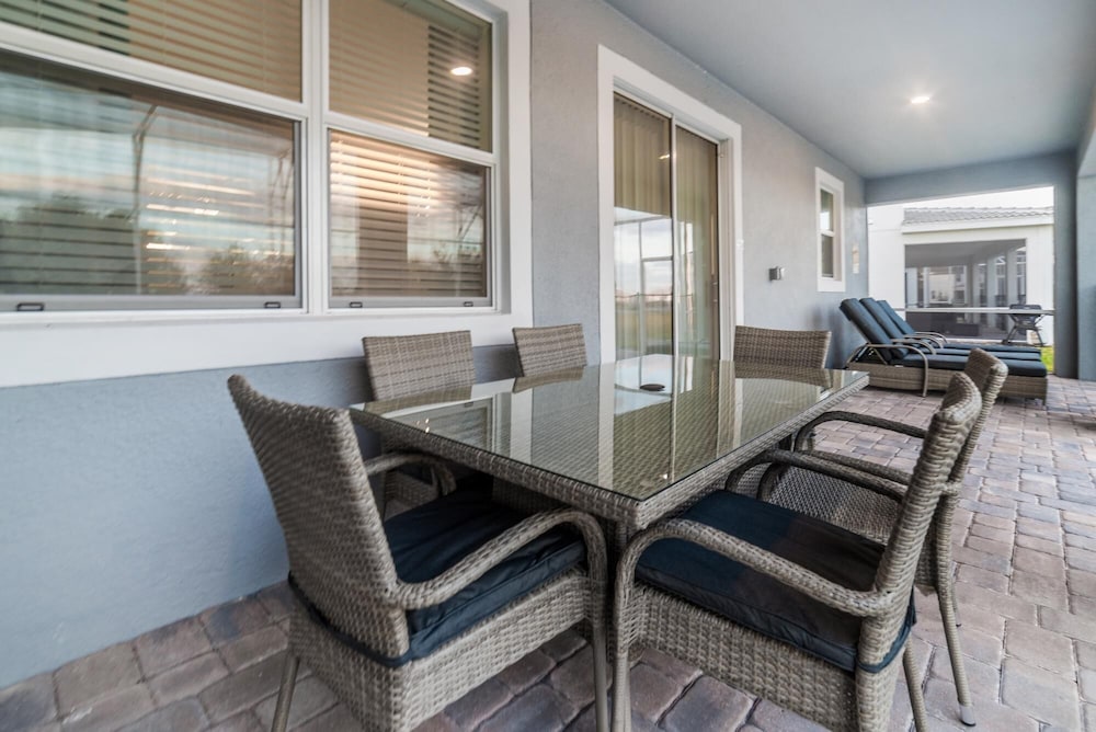 Spacious 6BR w Pool SPA With a Stunning Green View - photo 5