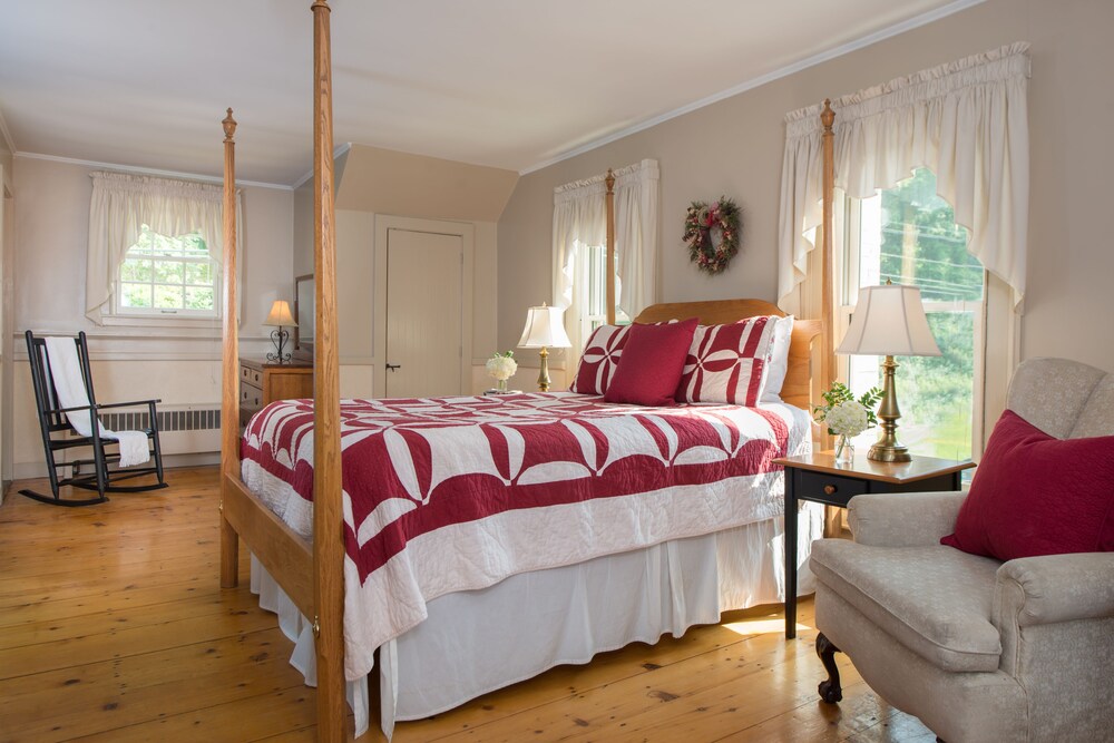 Brass Lantern Inn - photo 19