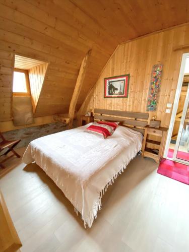 House With one Bedroom in Mont With Furnished Terrace and Wifi 3 km — 4-Star Luxury Hotel in Mont, France