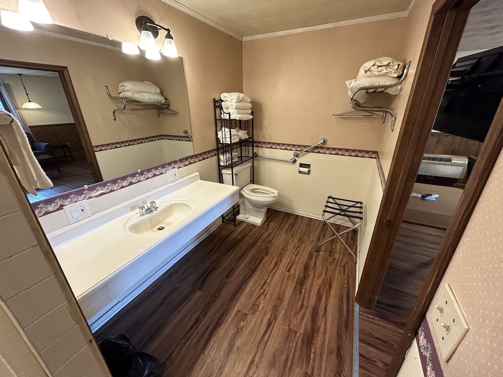 Valley Inn and Suites - photo 54