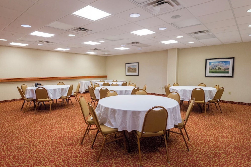 Hampton Inn & Suites Radcliff Fort Knox - photo 66
