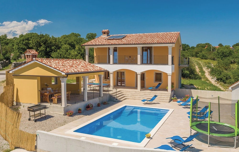 Villa in Skitaca with Pool and Sea Views — 4-Star Luxury Hotel in Rasa, Croatia