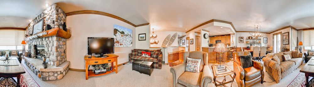 Highlands Slopeside by East West Hospitality - photo 215