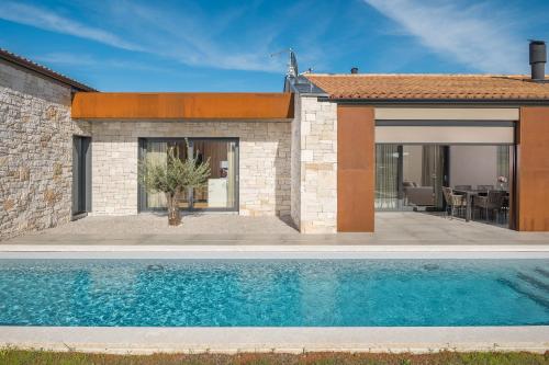 Oliba — Bale — photo 2