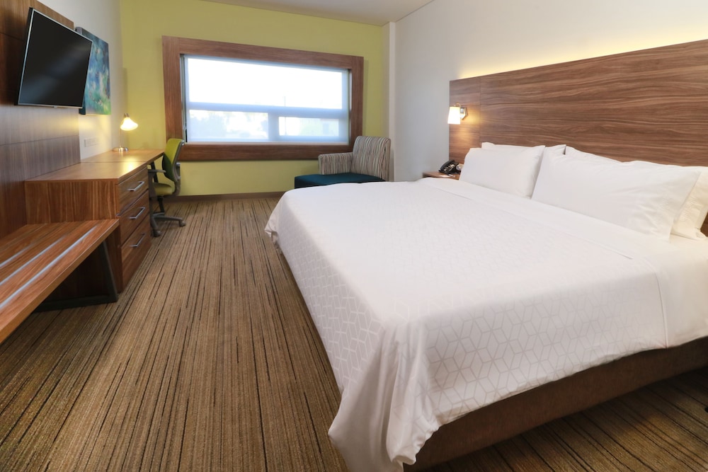Holiday Inn Express & Suites Ensenada Centro by IHG