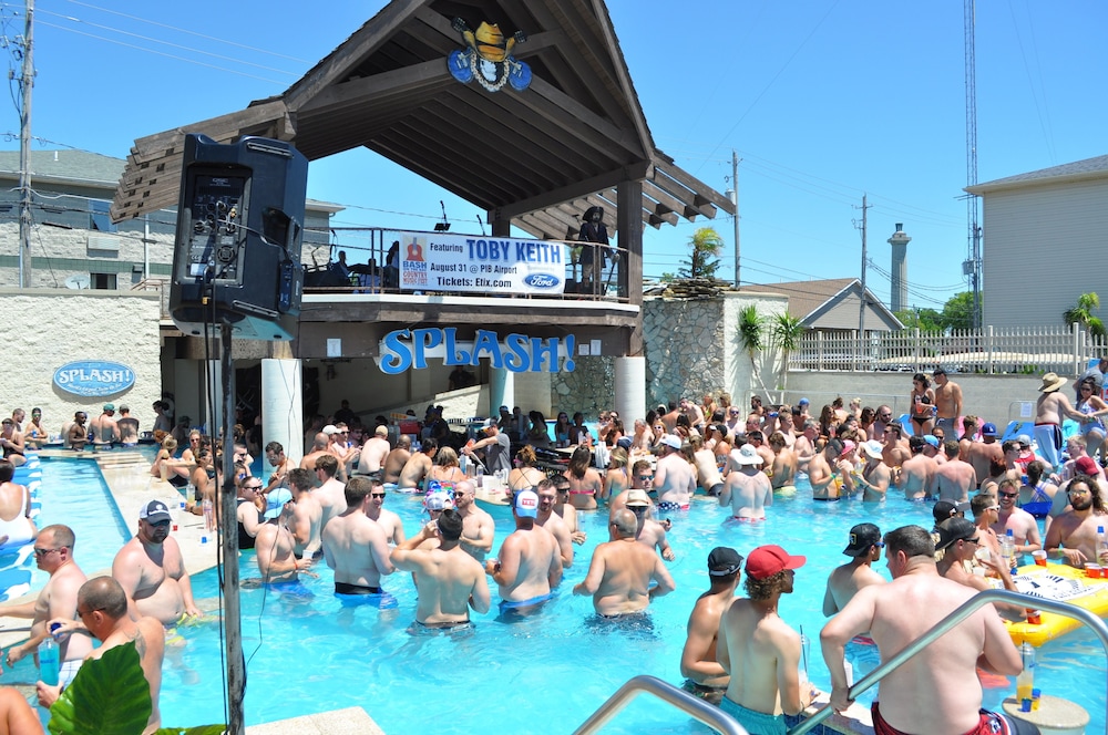 Grand Islander Hotel - photo 11