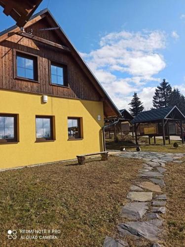 Pensiony a Ubytovani V Kempu Indiana — hotel in Rymarov