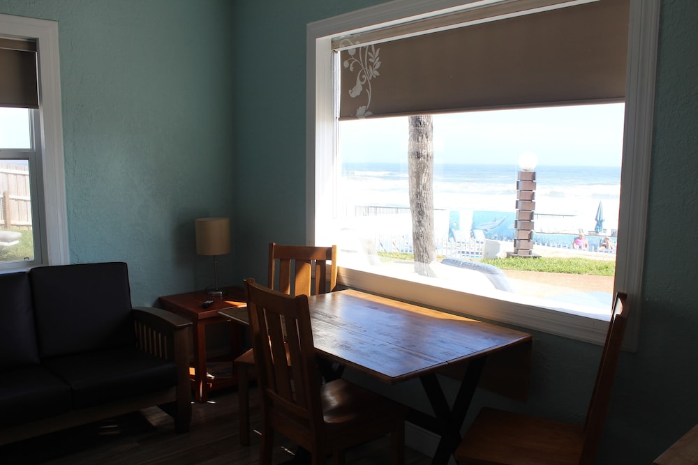 Shoreline Suites & Cabana Cottages - photo 10