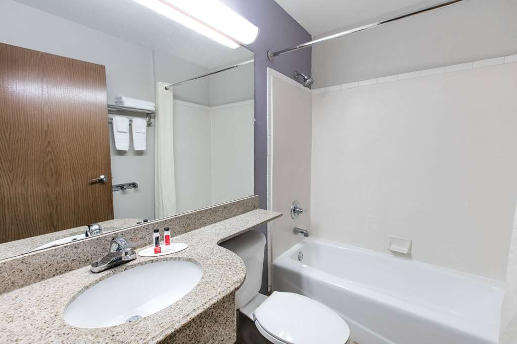Microtel Inn & Suites by Wyndham Oklahoma City Airport - photo 6