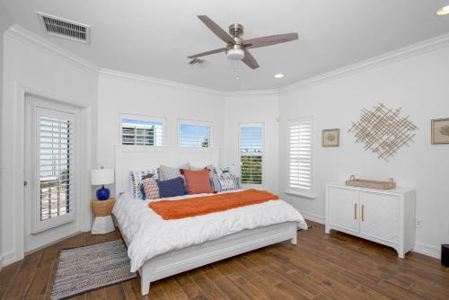 Delmar Dolphin - photo 5