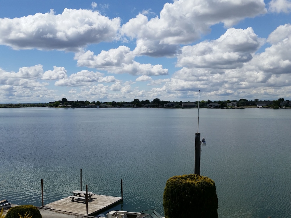 Lakeshore Inn Water Front - photo 44
