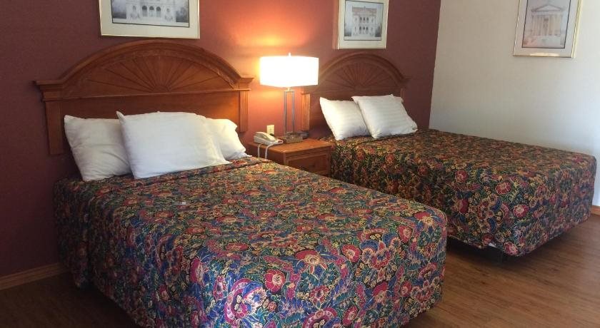 Relax Inn - carbon neutral hotel in Dilley