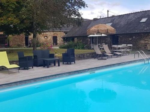 Havre de paix avec piscine chauffée jardin arboré et activités pour tous FR 1 306 1142 — hotel in Teille