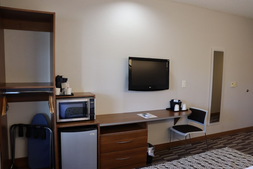 Microtel Inn & Suites by Wyndham Columbus Near Fort Benning - photo 21