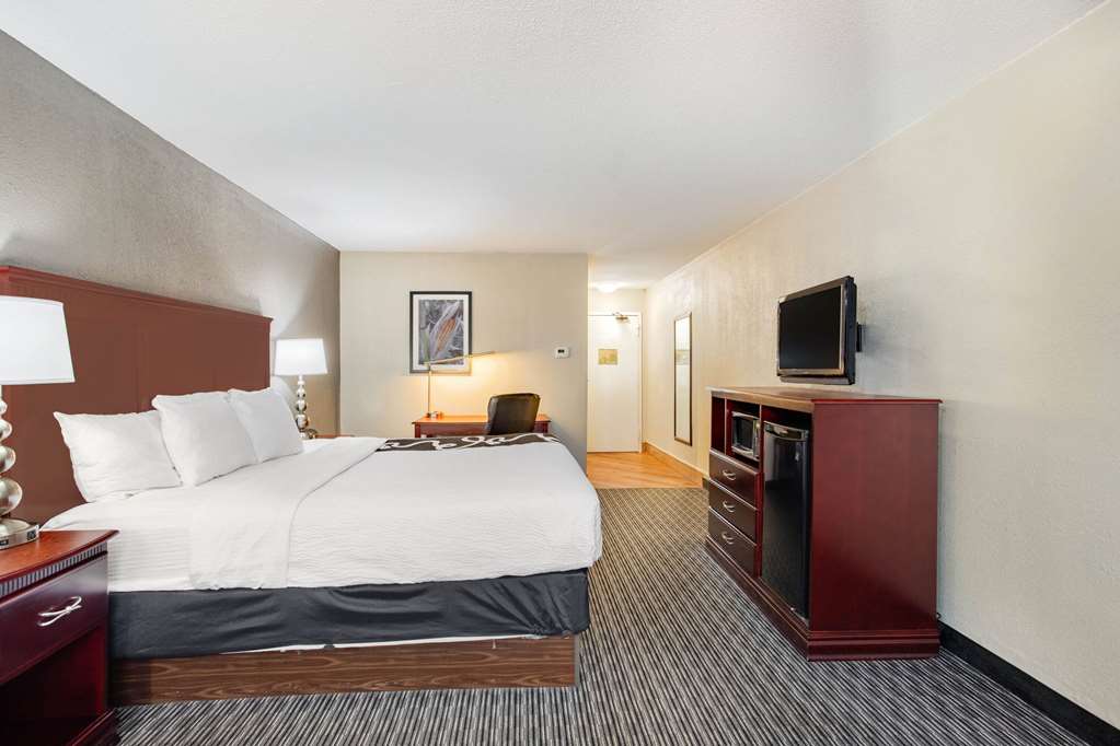 La Quinta Inn & Suites by Wyndham Indianapolis South - photo 20