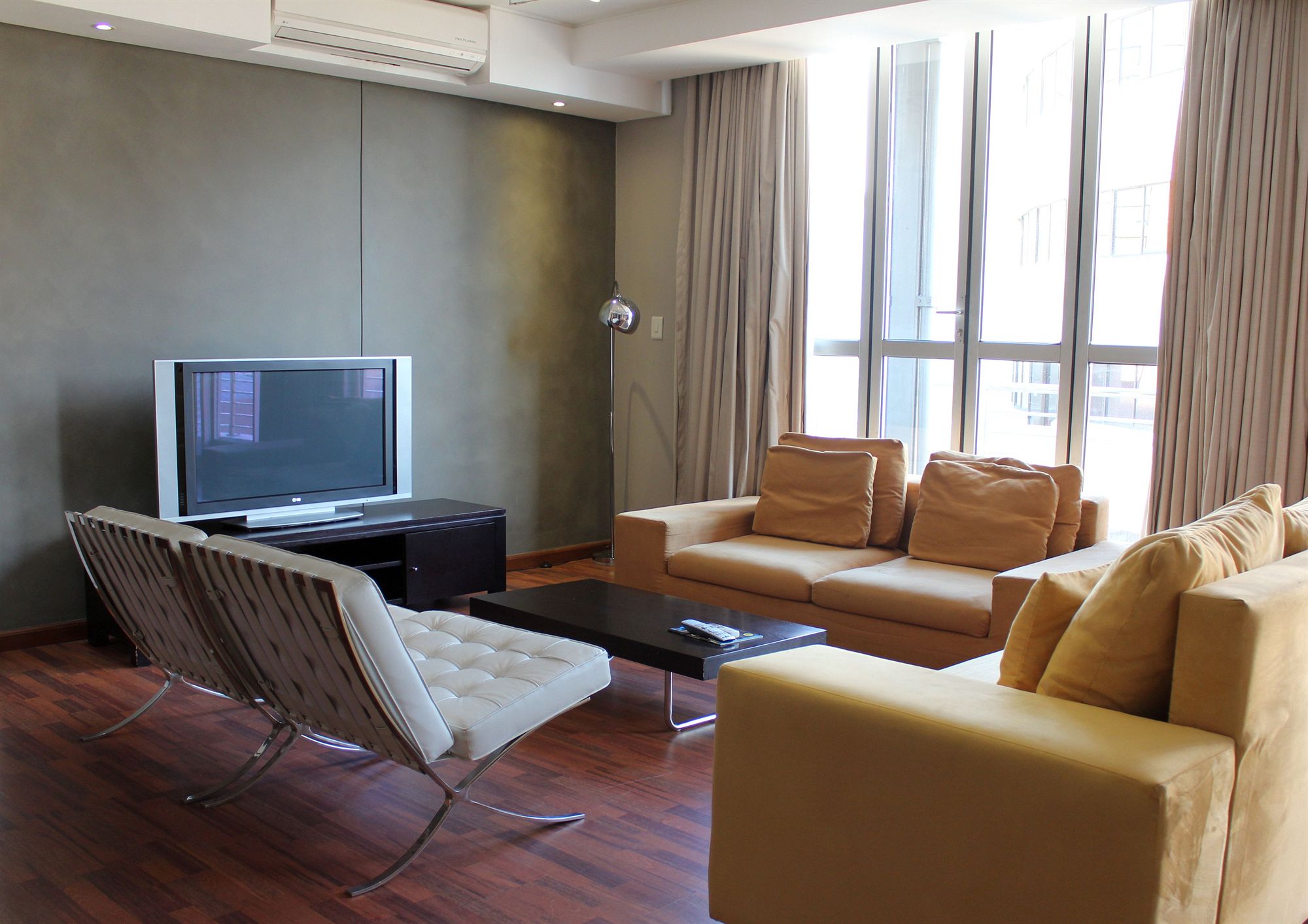 Circa On The Square Hotel