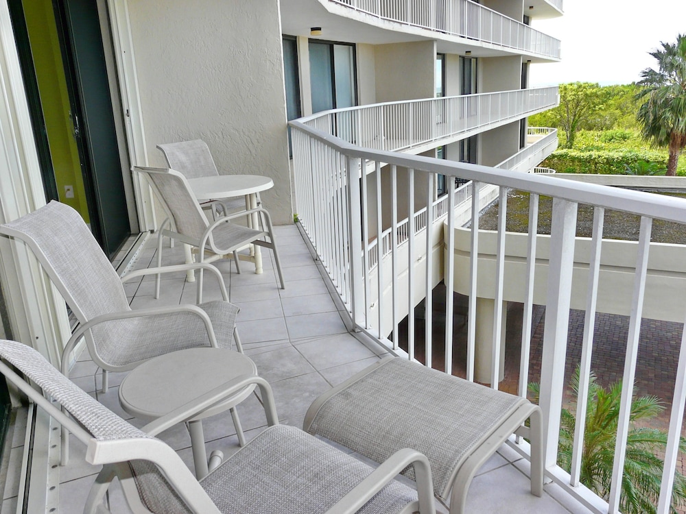 Beachfront condo in resort style community with pool - photo 49