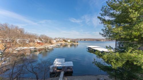 Lake front House w Private Dock — 4-Star Luxury Hotel in Lake Ozark, United States