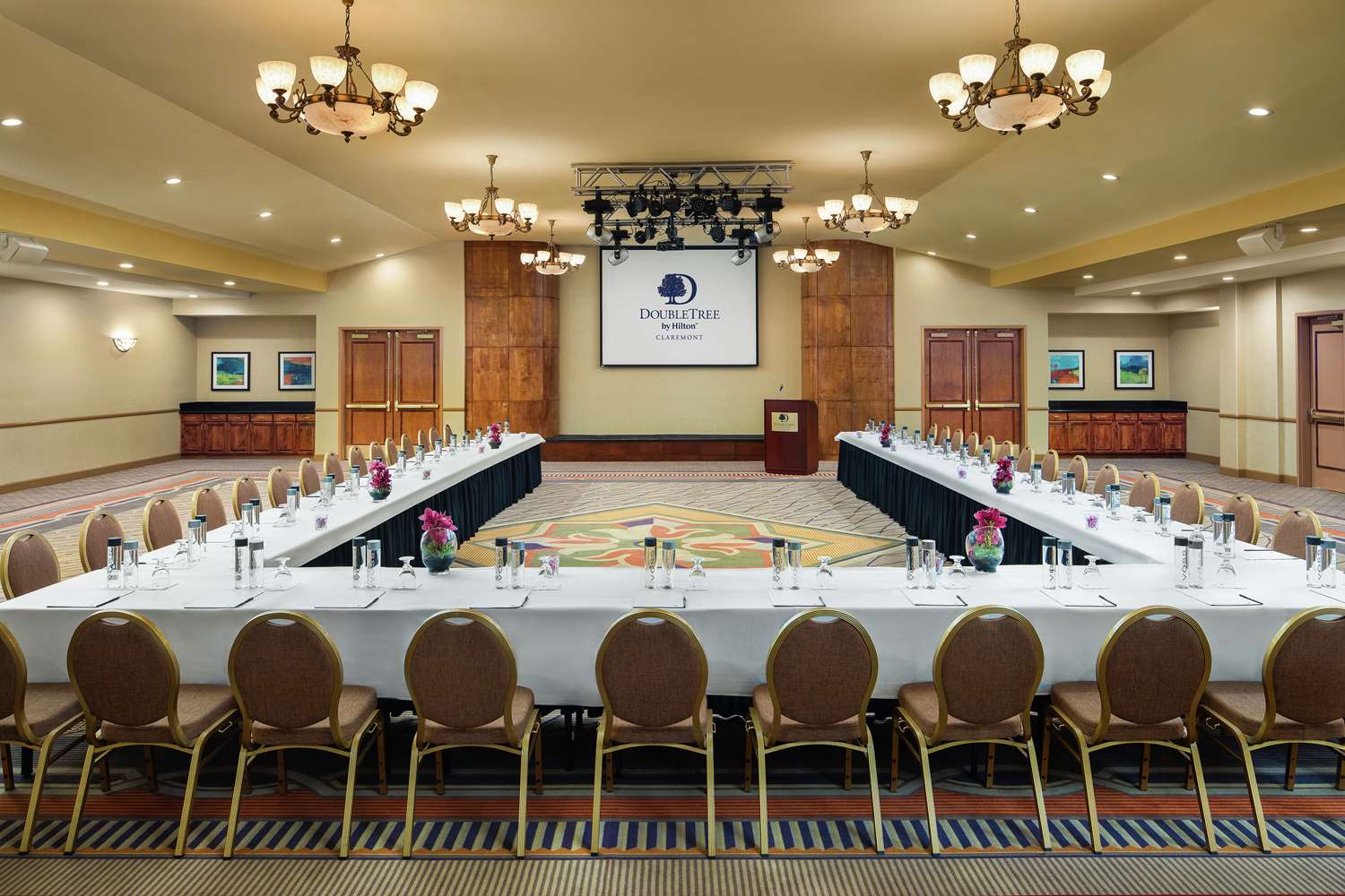 DoubleTree by Hilton Claremont - photo 33