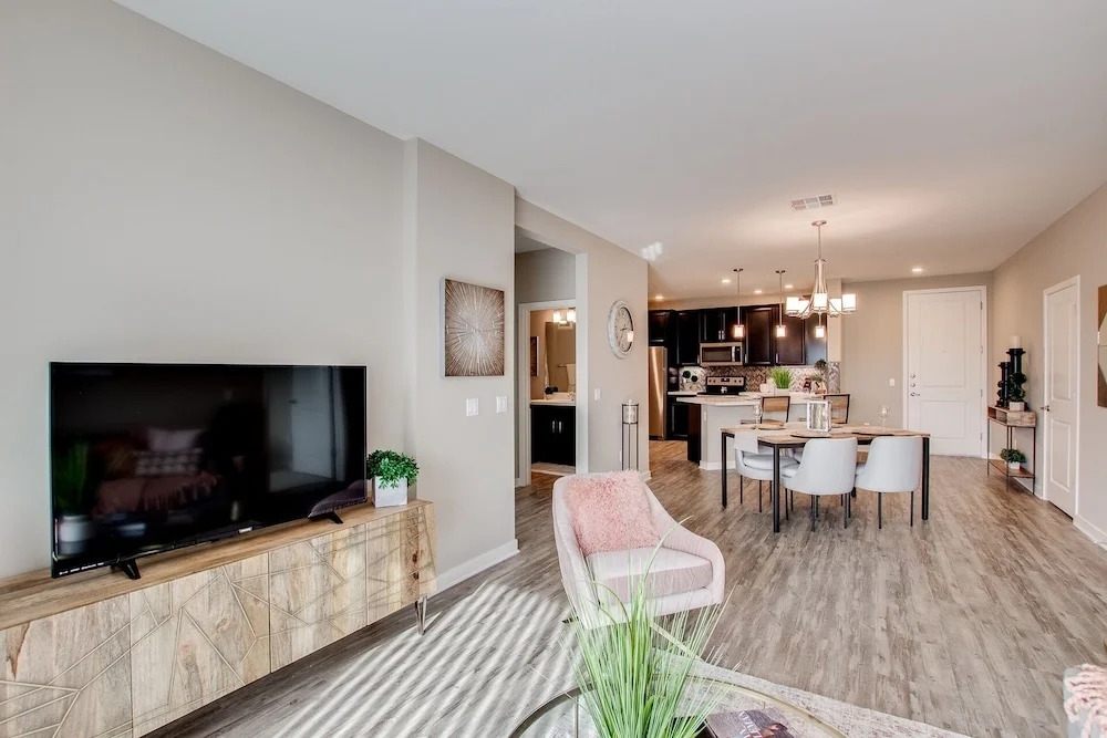 Gorgeous Condo Large Resort Pool & Mountain Views Book Asap 30 Night Min By Redawning — hotel in Chandler