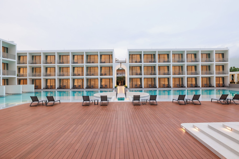 Patong Beach Hotel - last minute hotel in Phuket