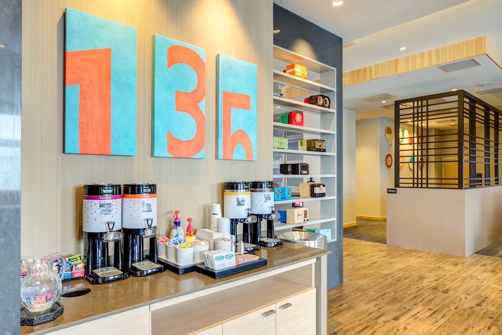 Hampton Inn & Suites Boston Waltham - photo 31