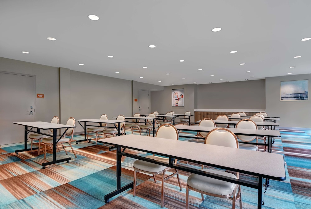 Home2 Suites by Hilton Bordentown - photo 43