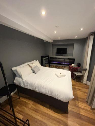 Cosy Double Bed With Fire Place - last minute hotel in Edinburgh