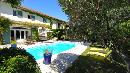 Mas de St Andiol in Cabannes, France