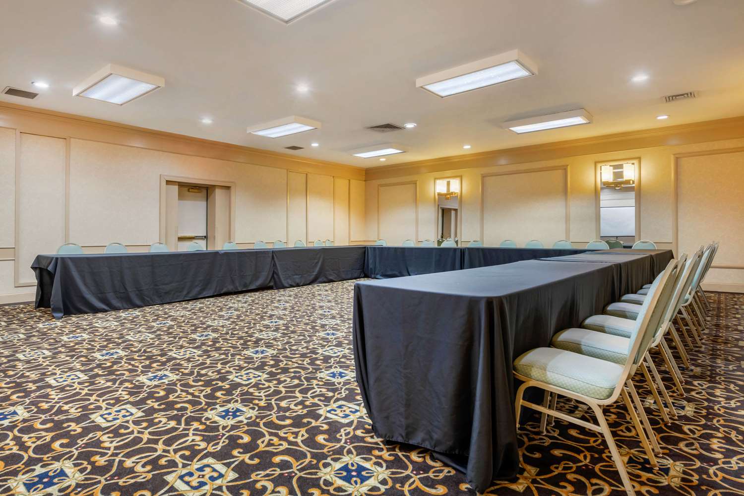 Clarion Hotel and Conference Center Harrisburg West - photo 15