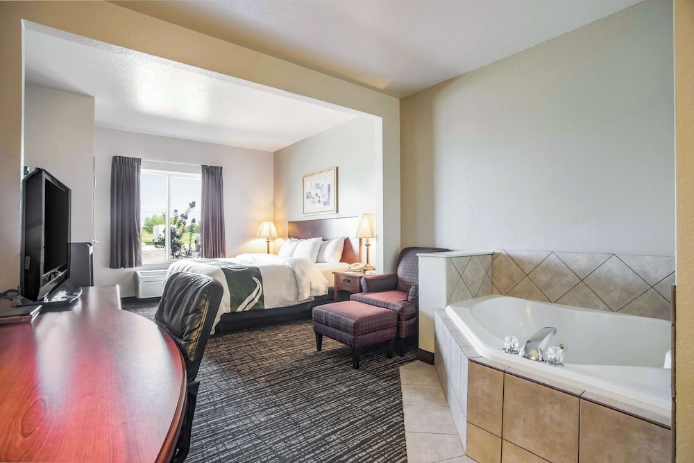 Quality Inn Parsons North - photo 29