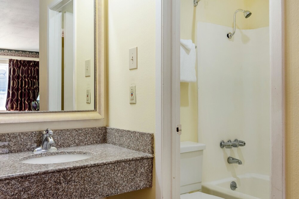 Super 8 by Wyndham Waco North I 35 - photo 11