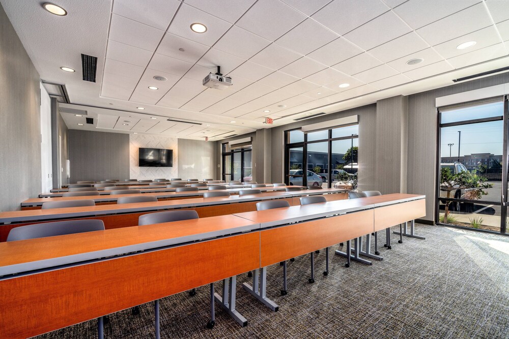 SpringHill Suites by Marriott Oakland Airport - photo 10