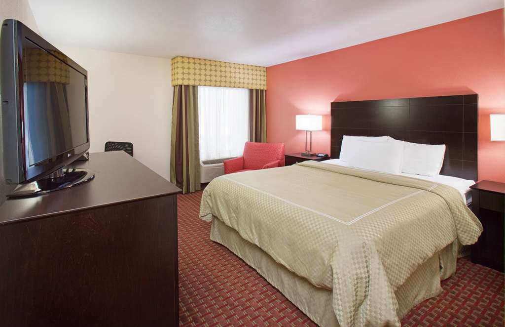 AmericInn by Wyndham Johnston Des Moines - photo 10