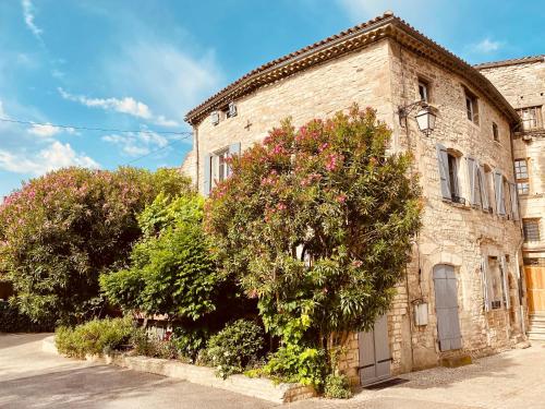 Les Lauriers Roses — 4-Star Luxury Hotel in Barjac, France